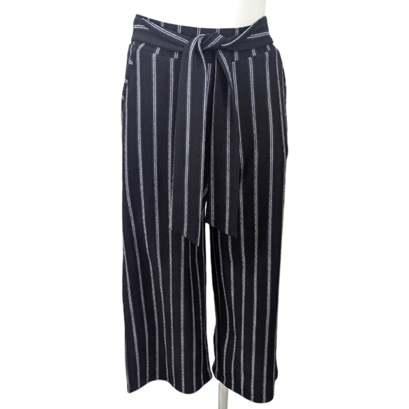 Altar'd State Cropped Wide Leg Pants Gauchos Culotte Womens Small Black Stripe - Picture 1 of 14